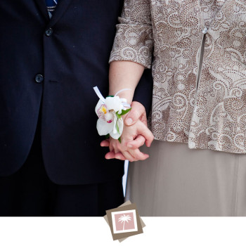 small_beach_wedding_holding_hands