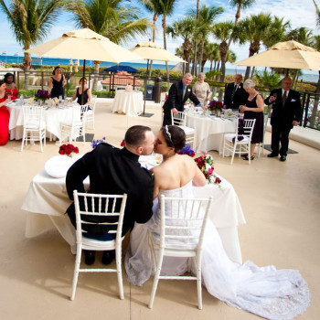 small_beach_wedding_kiss