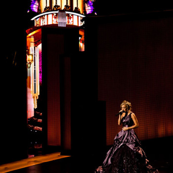 031CMA_Carrie_Underwood_Purple_Dress