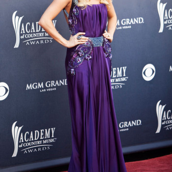 acm-awards-32_carrie-underwood-purple-dress