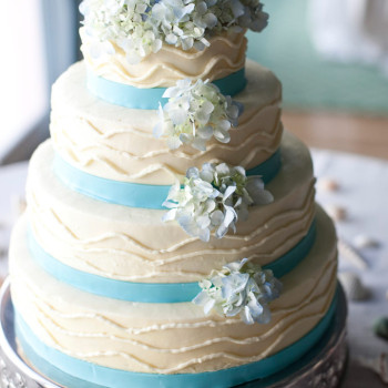 style_me_pretty_wedding_27_cake