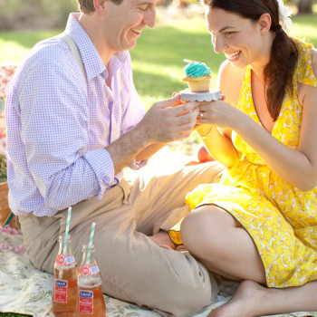 picnic-engagement-15_dd-s-cupcakes-jupter