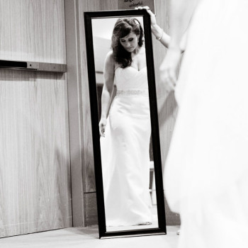 New_Years_Eve_Ritz_Carlton_Wedding-6_bride_getting-ready_mirror