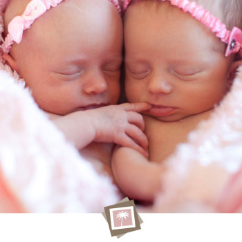 twin-baby-girls_1
