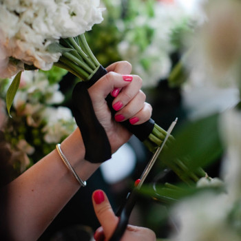 philladelphia_wedding_photographer-7_cutting-flowers_bouquet