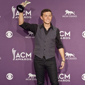 Scotty McCreery wins New Artist of the Year,