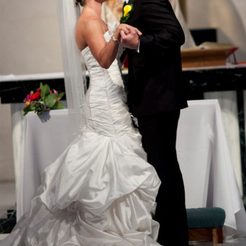 jay_cashmere_admirals_cove_wedding-21_kiss_husband_wife