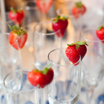 paris_themed_twins_baby_shower_4_champagne-strawberries
