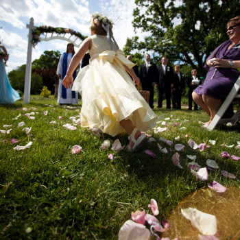 milwaukee-wisconsin-wedding-14-ceremony_flower-girl