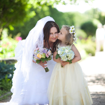 milwaukee-wisconsin-wedding-8_bride_flower-girl