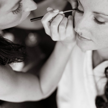 singer-island-marriott_13-getting-ready-makeup