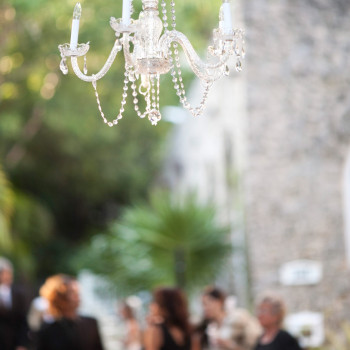 vintage_1920s_themed_wedding_15-outdoor-chandelier