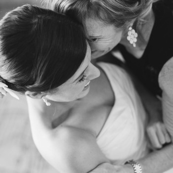 12-mother-and-daugther-wedding-photos