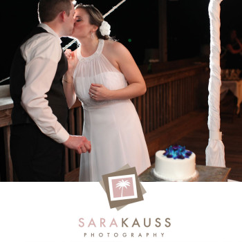 key_west_wedding_25_cake_kiss