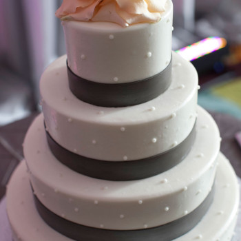 november_wedding-22_polka_dot_wedding_cake
