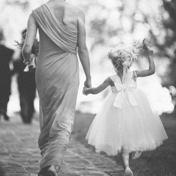 tennessee_wedding_photographer_31_flower_girl_walking_away