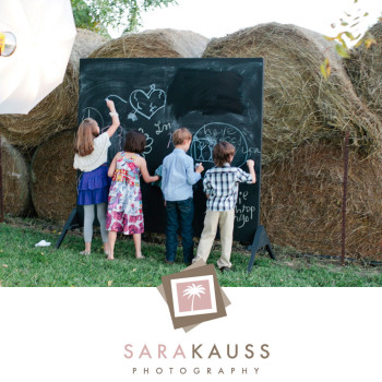 tennessee_wedding_photographer_38_kids_drawing_on_chalkboard