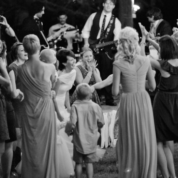 tennessee_wedding_photographer_50_dancing_at_a_wedding