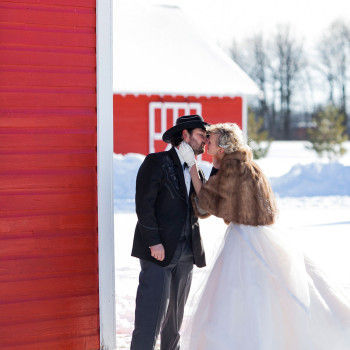 winter_wedding_20_red_barn_wedding_photos