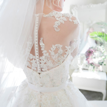 winter_wedding_22_bride_beaded_wedding_dress