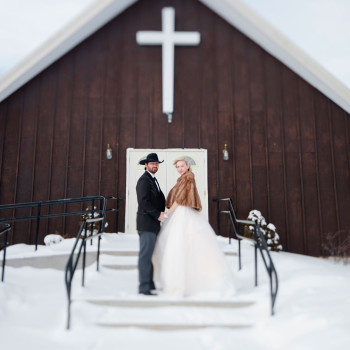 winter_wedding_30_little_church_chapel_in_the_snow