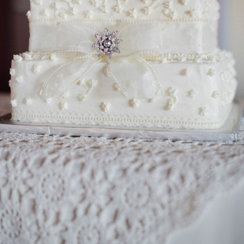 winter_wedding_39_vintage_wedding_cake