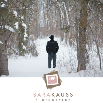 winter_wedding_8_first_look_groom_waiting_in_snow