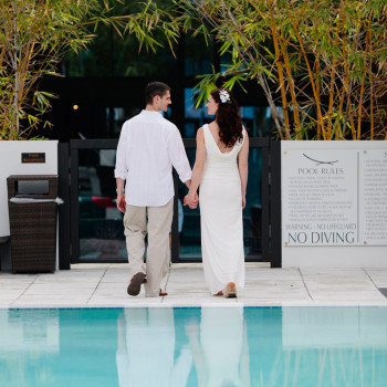 the_omphoy_palm_beach_elopement_26_the_pool_at_the_omphoy