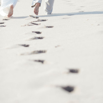 the_omphoy_palm_beach_elopement_8_footprints_in_the_sane