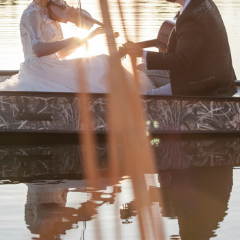 kari_and_billy_florida_sunset_wedding_photos-15_musicians_playing