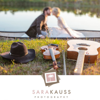 kari_and_billy_florida_sunset_wedding_photos-16_musicians_playing
