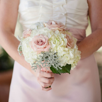 bella-collina-italian-village-wedding-20-soft-color-bouquet1