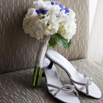 seagate-hotel-wedding_12_shoes-bouquet