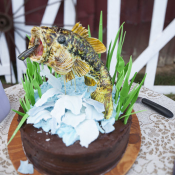 nashville-wedding-owen-farm-13-fishing-groomsman-cake