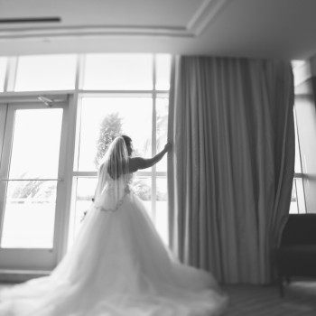 ritz-carlton-wedding-012_bride-window-shot
