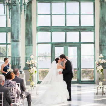 flagler-museum-wedding-18_ceremony_first-kiss